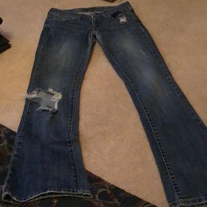 Levi Distressed Jeans